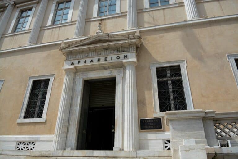 ΣτΕ: Απέρριψε την επαναφορά 13ου και 14ου μισθού στο Δημόσιο – Τι έκρινε για δώρα και επίδομα άδειας