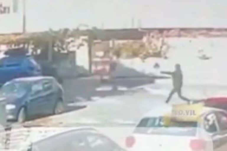 Σκληρές εικόνες στην Τουρκία: Δολοφονήθηκε στη μέση του δρόμου ο τεχνικός διευθυντής της Κορλουσπόρ (βίντεο)