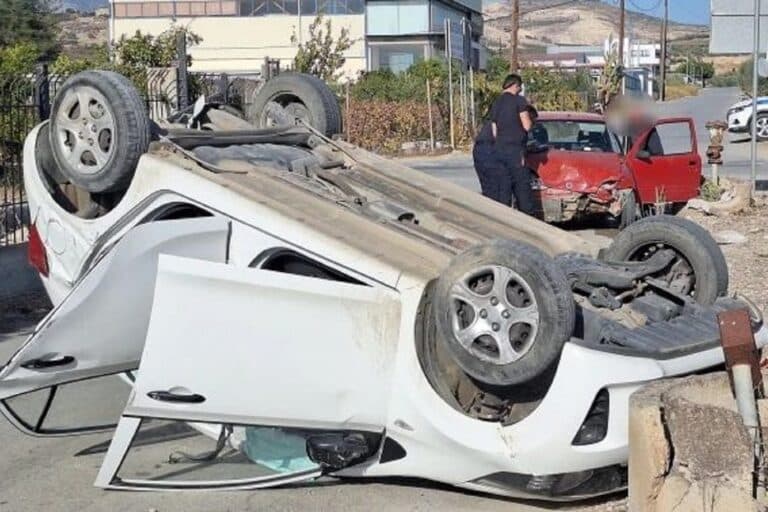 Απίστευτο τροχαίο στην Κρήτη – Αναποδογύρισε αυτοκίνητο με τουρίστες!