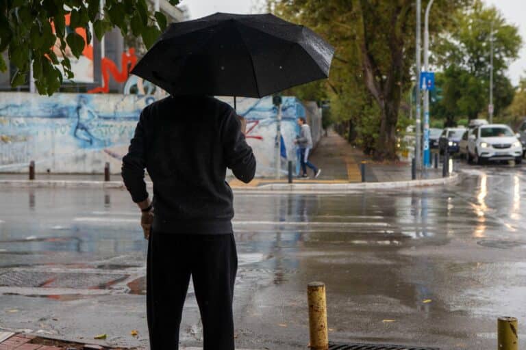 Καιρός: Βροχές και καταιγίδες σε όλη τη χώρα την Κυριακή (1/6) – Πότε θα υπάρξει βελτίωση