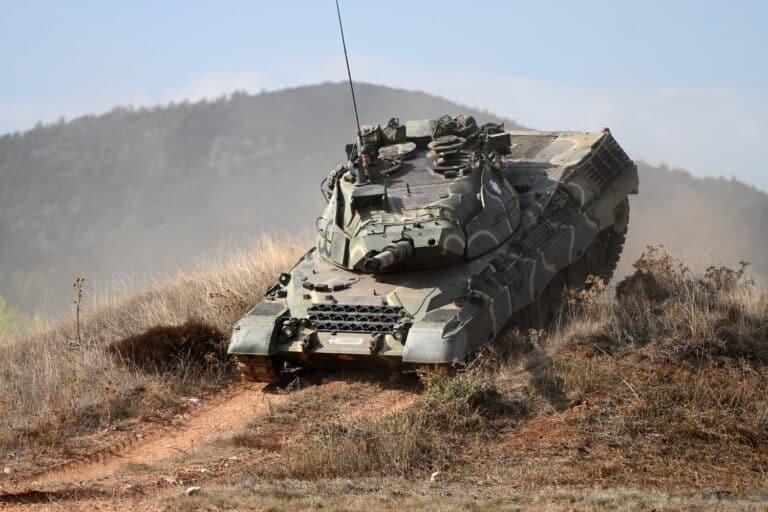 Άρματα μάχης: Eλληνοτουρκική «σύγκρουση» – Ποιο θα επιβιώσει στο πεδίο μάχης;