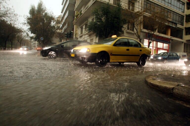 Έκτακτο δελτίο επιδείνωσης καιρού – Ισχυρές βροχές και καταιγίδες τις επόμενες ώρες, ποιες περιοχές θα επηρεαστούν