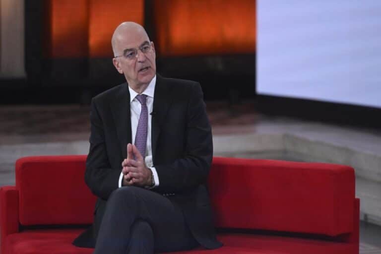 Δένδιας: «Εάν δεν έχεις όπλα, τότε δεν θα έχεις και τίποτα να φας» -Η Ευρώπη «είναι αλλού για αλλού» (βίντεο)