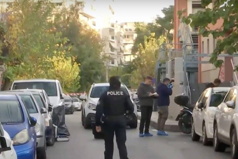 Άγιος Ελευθέριος: Στα σκαλιά του ΗΣΑΠ βρέθηκε ο νεκρός – Τον μαχαίρωσαν μέχρι θανάτου! (βίντεο)