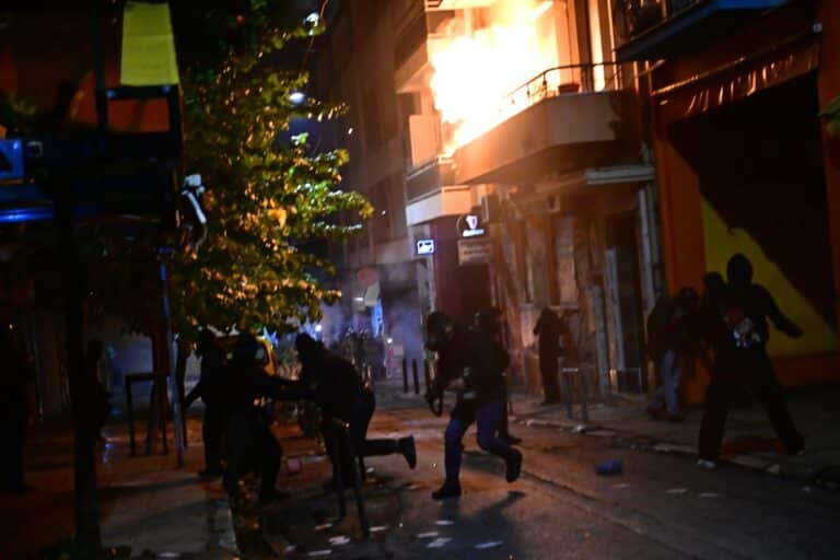 ΣΥΡΙΖΑ για τα επεισόδια στα Εξάρχεια: Όργιο αστυνομικής αυθαιρεσίας