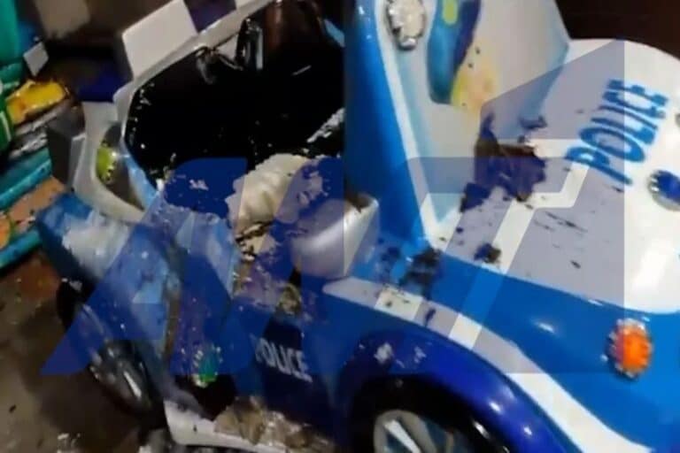 Αναστάτωση στο Μαρούσι: Κομμάτι γυψοσανίδας κατέρρευσε σε παιδικό παιχνίδι στον ΗΣΑΠ (βίντεο)