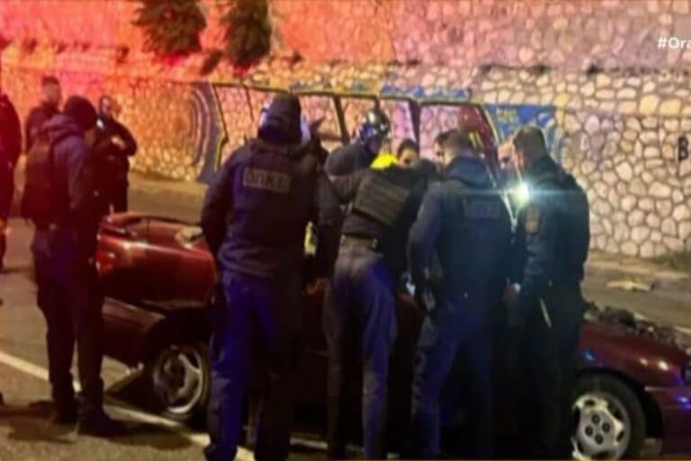 Επεισοδιακή καταδίωξη από το Ζεφύρι στον Κηφισό: IX που οδηγούσε Ρομά συγκρούστηκε με φορτηγό (βίντεο)