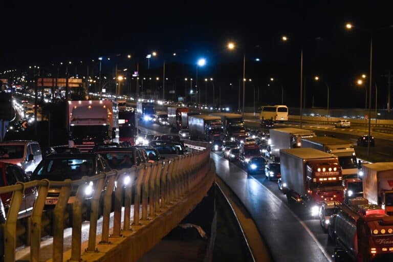 Επιστροφή εκδρομέων της 28ης Οκτωβρίου: Καθυστερήσεις στο ρεύμα εισόδου προς Αθήνα