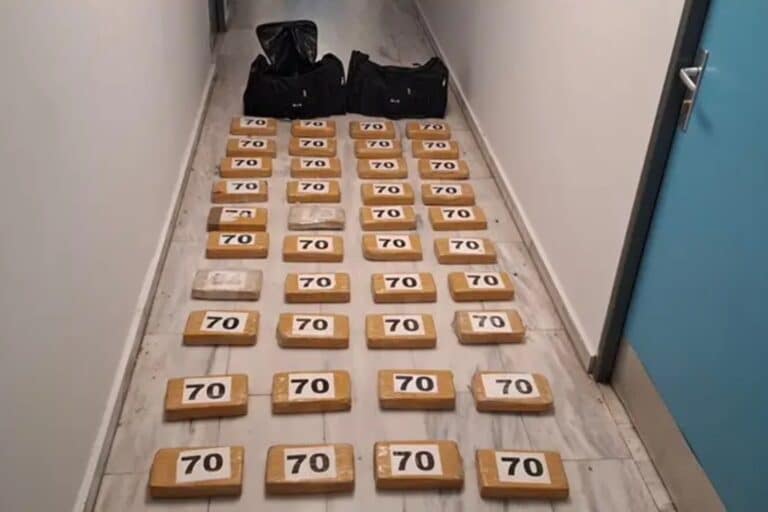 Θεσσαλονίκη: Εντοπίστηκαν πάνω από 45 κιλά κοκαΐνης σε κοντέινερ με μπανάνες στο λιμάνι (βίντεο)