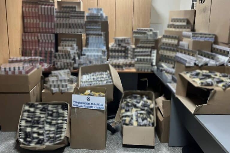 Η ΕΛ.ΑΣ συνέλαβε τρία άτομα που διακινούσαν λαθραία καπνικά προϊόντα στα Νότια Προάστια – Πώς δρούσαν (βίντεο)