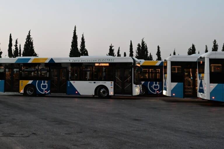 Μητσοτάκης: 130 αστυνομικοί θα «περιπολούν» μέσα στα λεωφορεία και στα τρένα, ώστε οι επιβάτες να αισθάνονται πιο ασφαλείς