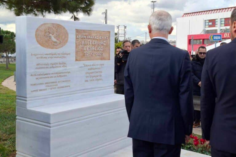 Γιώργος Λυγγερίδης: Βαθιά συγκίνηση στα αποκαλυπτήρια του μνημείου στον Ρέντη – Το συγκλονιστικό μήνυμα των συναδέλφων του