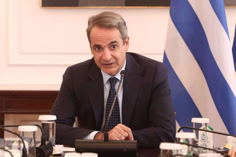 Μητσοτάκης: «Οι κάμερες κυκλοφορίας θα φτάσουν τις 1.750 – Απαράδεκτο να χάνονται τόσοι άνθρωποι λόγω παραβατικής οδηγικής συμπεριφοράς»