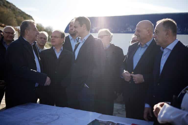 Μητσοτάκης από την Κρήτη: «Για τον Θεό! Δεν γίνεται να χάνονται νέα παιδιά γιατί δεν φορούν κράνος»