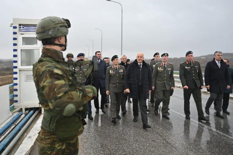 Δένδιας από Αλεξανδρούπολη: «Είμαστε υπερήφανοι για τα στελέχη των Ενόπλων Δυνάμεων που τέτοιες μέρες φρουρούν την πατρίδα μας»