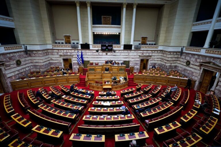 Βουλή: Κορυφώνεται σήμερα με ονομαστική ψηφοφορία η συζήτηση της πρότασης δυσπιστίας κατά της κυβέρνησης