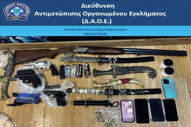 Πέντε συλλήψεις για όπλα και ναρκωτικά στην Αθήνα – Κατασχέθηκαν από κοκαΐνη και κάνναβη, μέχρι πιστόλια και σπαθιά! (εικόνες)