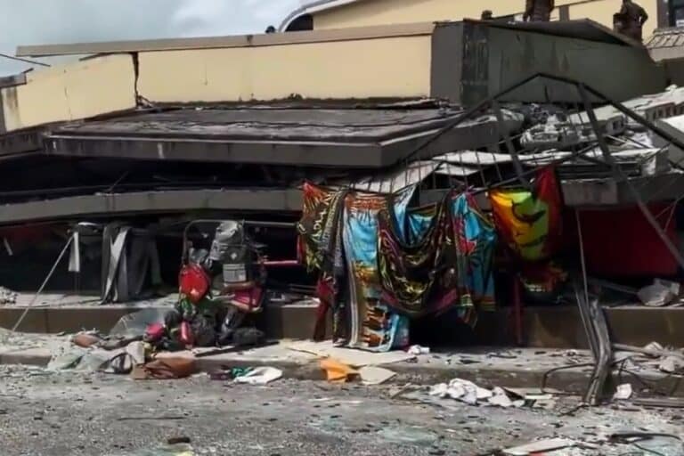 Ισχυρός σεισμός 7,3 Ρίχτερ στο Βανουάτου – Αναφορές για νεκρούς, εκτεταμένες καταστροφές (εικόνες & βίντεο)