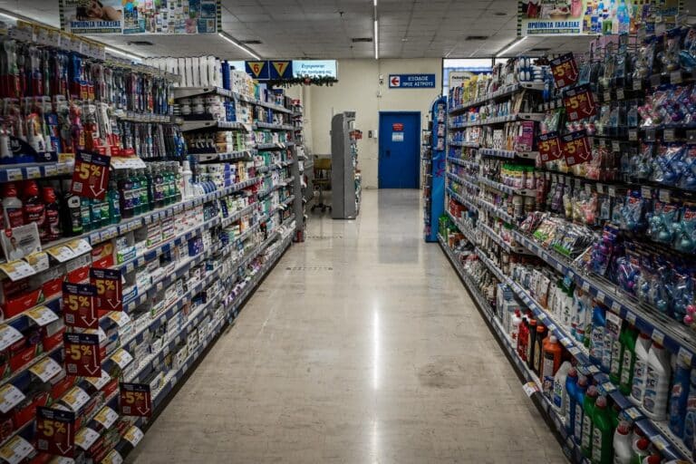 Συνελήφθησαν δύο μέλη συμμορίας για κλοπές από σούπερ μάρκετ της Αττικής