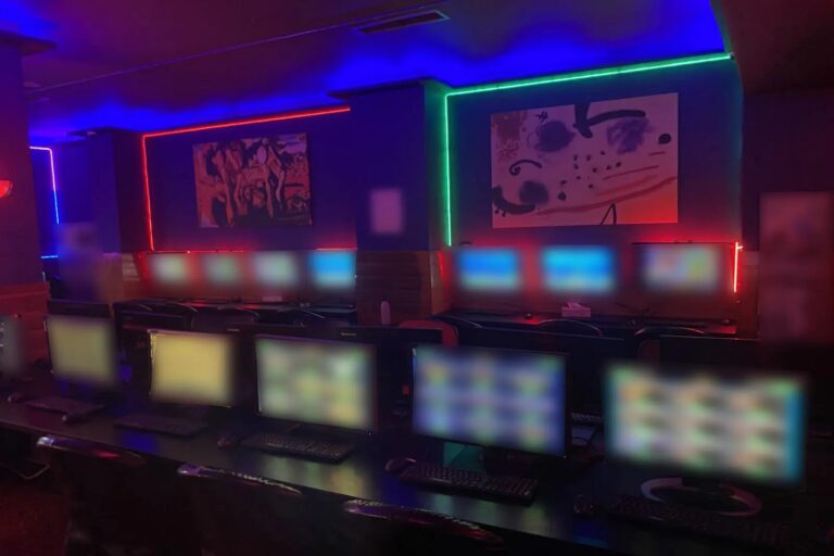 Έλεγχοι της ΕΛ.ΑΣ. σε καταστήματα στο κέντρο της Αθήνας για παράνομα τυχερά παίγνια – Έξι συλλήψεις (εικόνες & βίντεο)