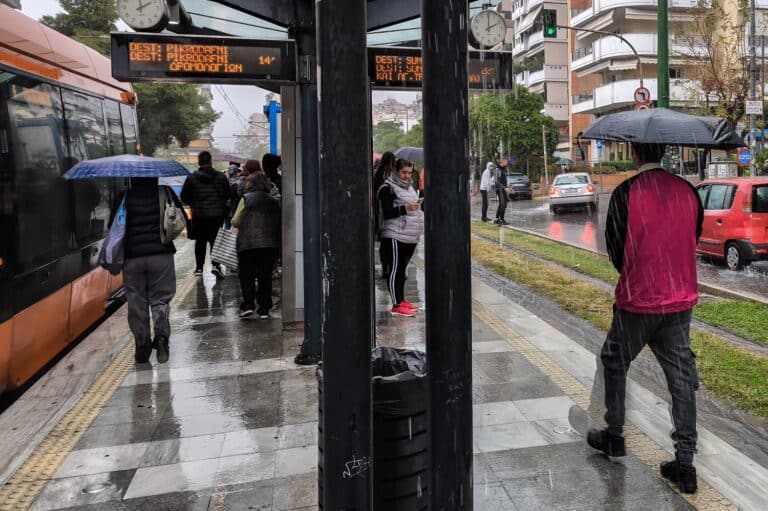 Καιρός: Πού θα σημειωθούν βροχές τα επόμενα 24ωρα – Πότε θα ανέβει η θερμοκρασία