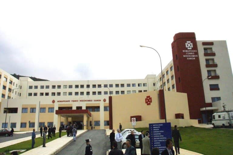 Χανιά: Ανήλικες κατανάλωσαν αλκοόλ και μεταφέρθηκαν στο νοσοκομείο – Συνελήφθησαν οι κηδεμόνες τους