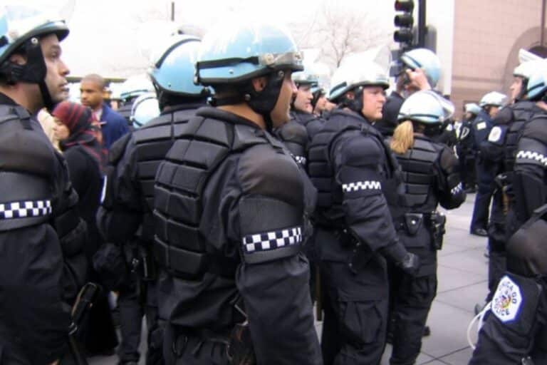 ΗΠΑ: Ο Τραμπ ετοιμάζει επιχείρηση-σκούπα για παράνομους μετανάστες από την επομένη της ορκωμοσίας του