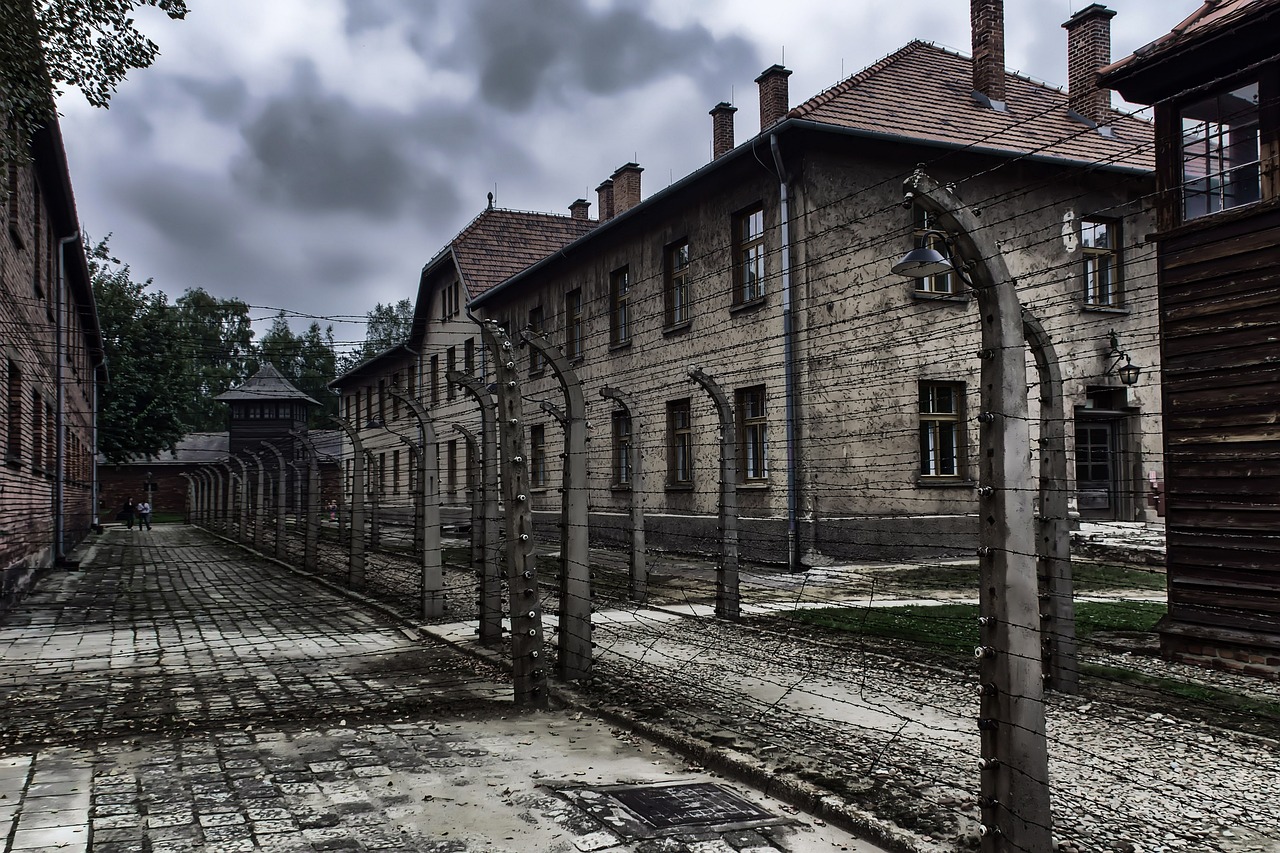 auschwitz 1 3699077 1280