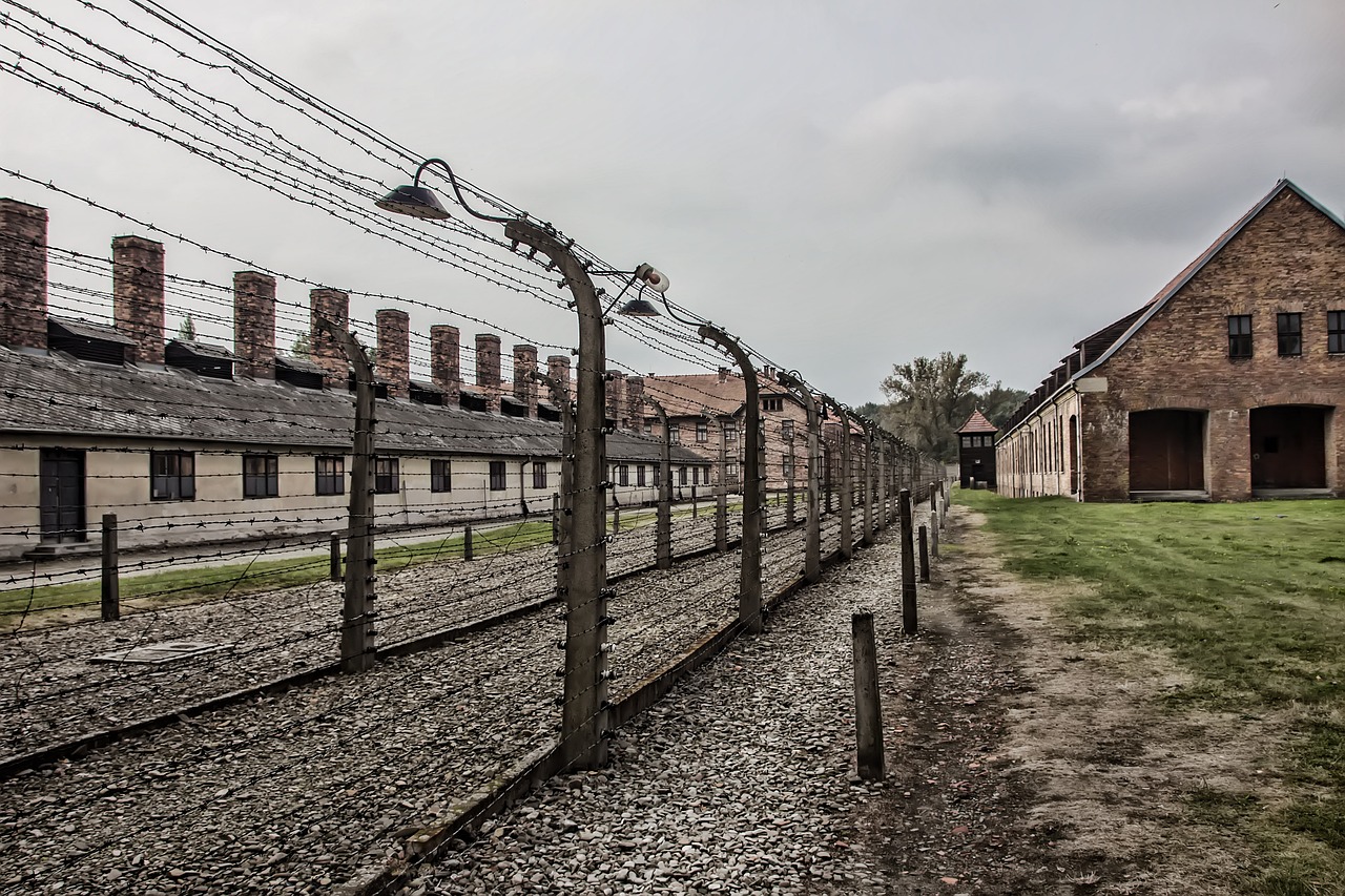 auschwitz i 3671388 1280