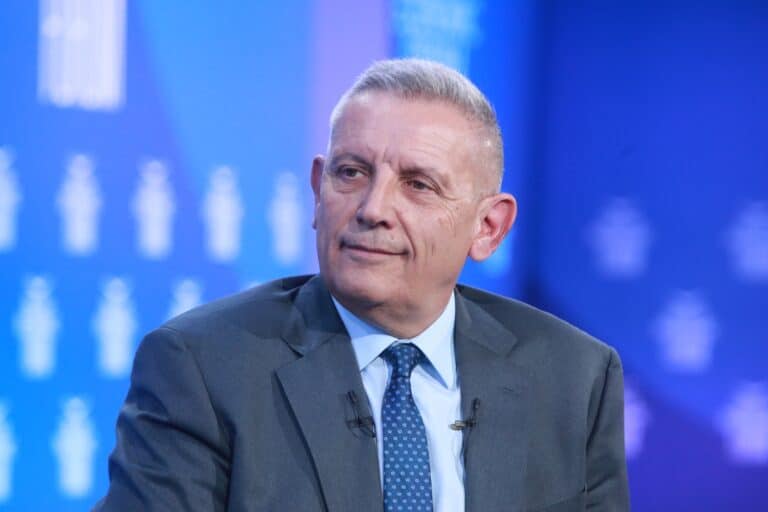 Φλώρος: To νέο μισθολόγιο ΕΔ ανεβάζει τον μισθό Ανθ/χαγού από 900€ στα 1.400€ – «Είμαι χαρούμενος που σκέφτονται να το ενεργοποιήσουν»