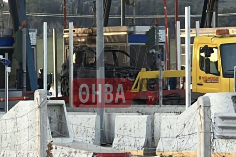 Φωτιά σε αυτοκίνητο στα διόδια της Θήβας – Προκλήθηκαν ζημιές στον σταθμό