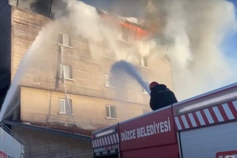 Τουρκία: Τέσσερις συλλήψεις για τη φωτιά στο ξενοδοχείο που κόστισε τη ζωή σε 66 ανθρώπους