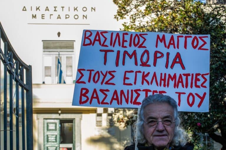 Γιάννης Μάγγος: Συγκλονίζει η κατάθεσή του – «Βρήκα το παιδί μου μακελεμένο από τους αστυνομικούς»