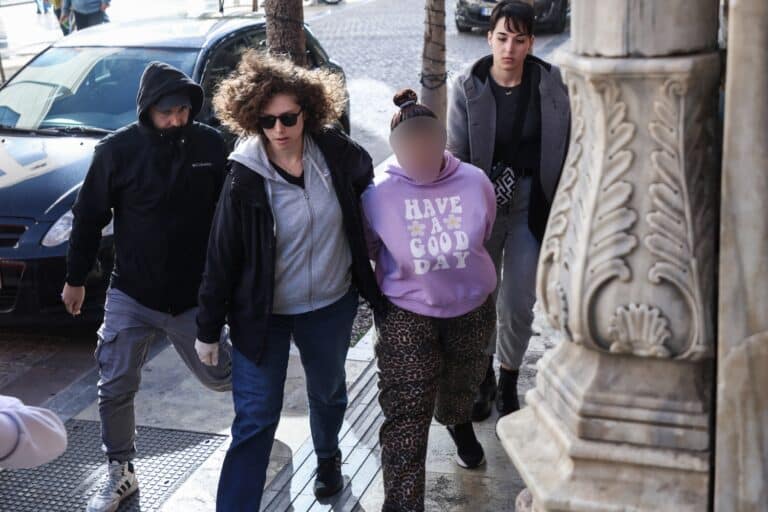 Ηράκλειο: «Ζήτησα βοήθεια αλλά δεν με βοήθησαν» λέει η 26χρονη μητέρα του 3χρονου Άγγελου