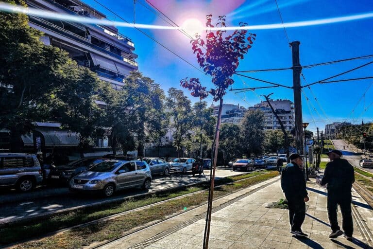 Καιρός: Με ανοιξιάτικες θερμοκρασίες και τοπικές βροχές το Σαββατοκύριακο