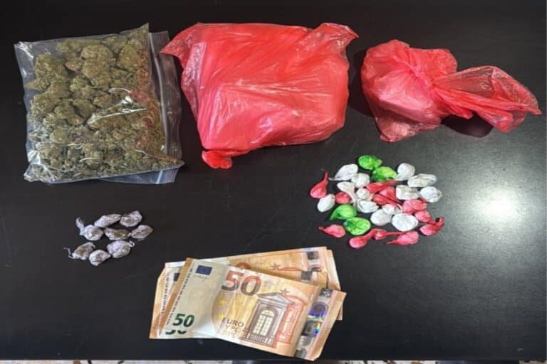 Αστυνομικοί «τσάκωσαν» 22χρονο στα Πατήσια με κοκαΐνη και κάνναβη