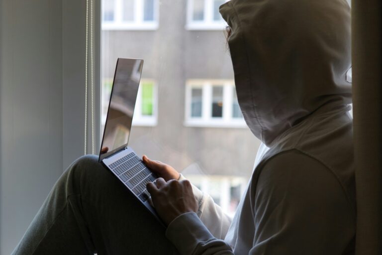 Φάκελος παιδόφιλοι: Πληρωμές με bitcoin και έως 5.000 ευρώ για βίντεο βιασμού ανηλίκων – Οι «κυνηγοί» και οι μέθοδοι