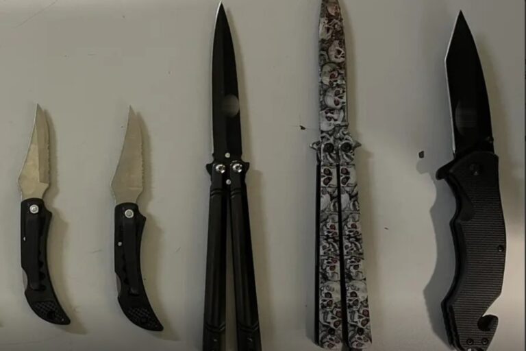 Παγκράτι: Συνελήφθησαν πέντε ανήλικοι που κατείχαν μαχαίρια