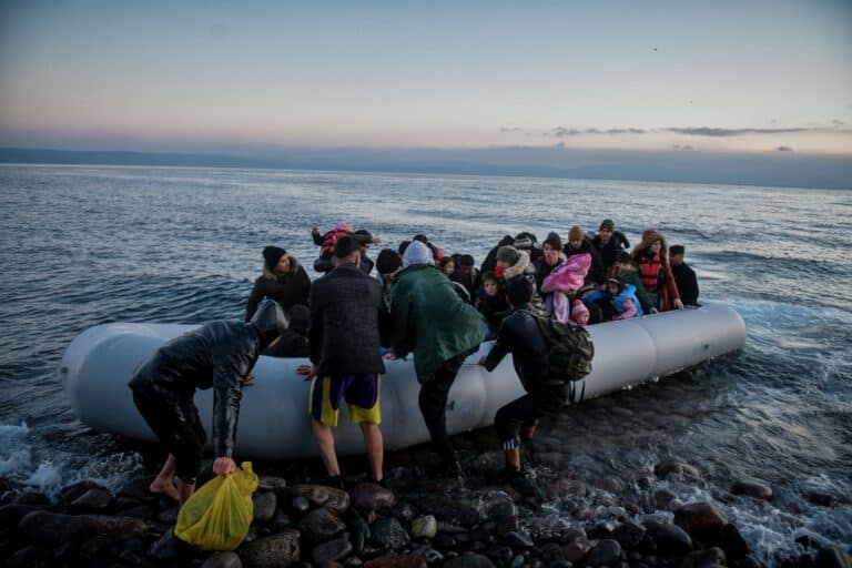 Κρήτη: 1.500 μετανάστες έφτασαν το τελευταίο 48ωρο – Πολεμικά πλοία θα βάλουν «φρένο» στις προσφυγικές ροές