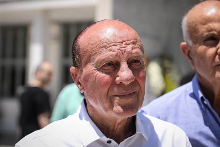 Μίμης Δομάζος: «Είναι μία δύσκολη κατάσταση, χρειάζεται χρόνο» – Τα νεότερα για την κατάσταση της υγείας του