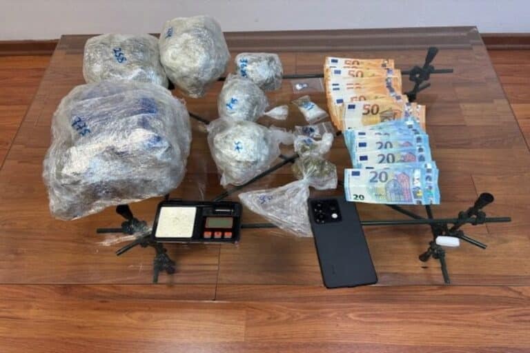 Αιγάλεω: Χειροπέδες σε 35χρονο για διακίνηση ναρκωτικών – Τι βρήκε η ΕΛ.ΑΣ στο σπίτι του