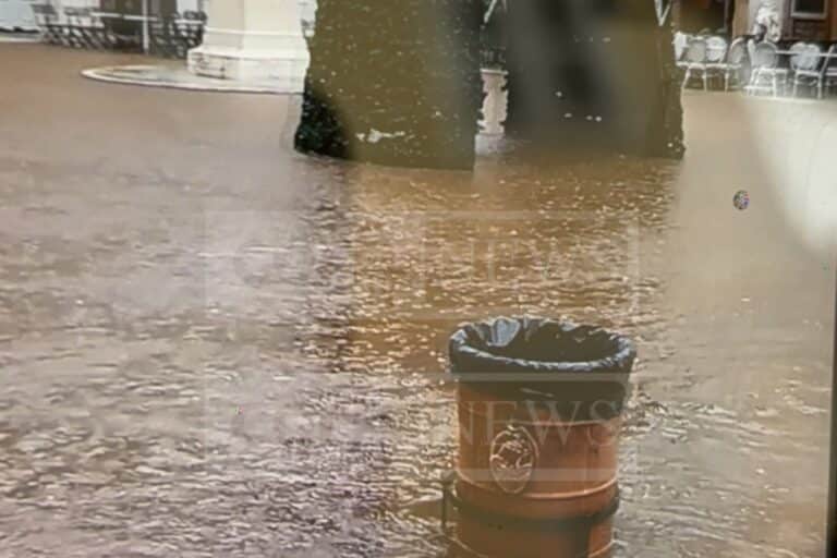 Κέρκυρα: Πλημμύρισε η παλιά πόλη – Στα 25 εκατοστά το νερό (βίντεο)