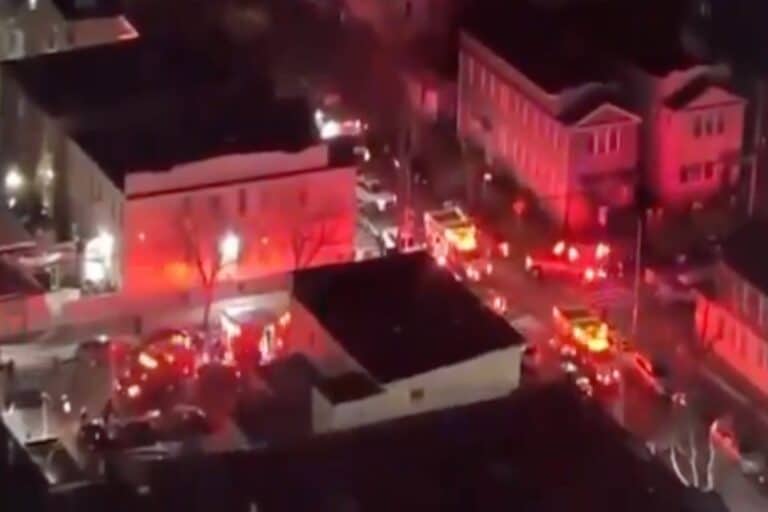 Νέα Υόρκη: Μαζικοί πυροβολισμοί σε κλαμπ στο Κουίνς – Τουλάχιστον 10 τραυματίες! (βίντεο)