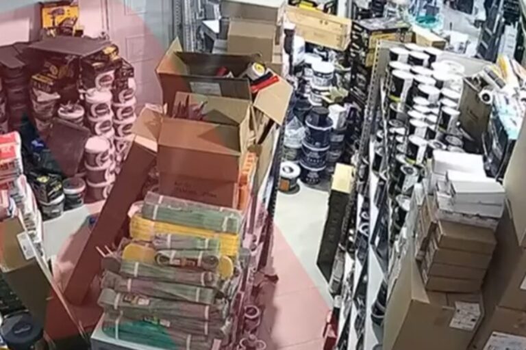 Σεισμός στην Εύβοια: Βίντεο από τη στιγμή της δόνησης – Πράγματα πέφτουν από ράφια