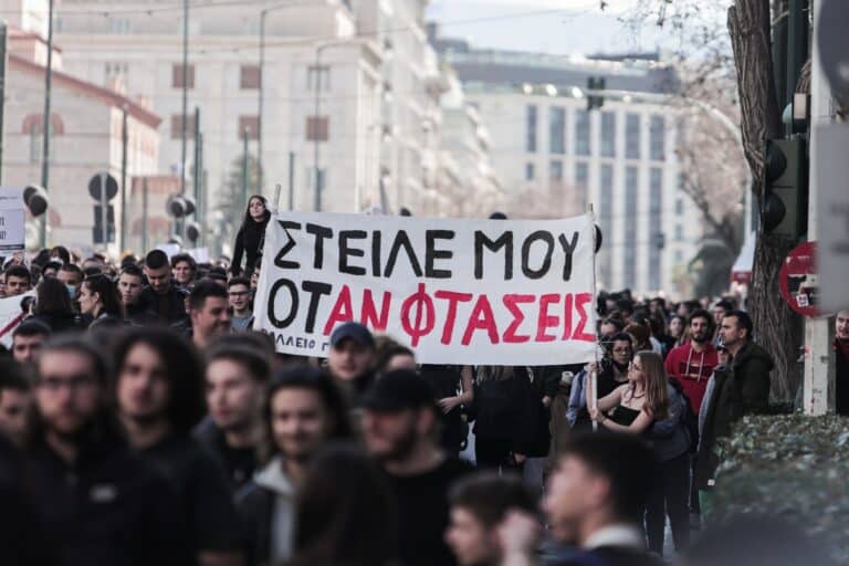 Τραγωδία στα Τέμπη: «Πλημμυρίζει» η Ελλάδα από τις δεκάδες συγκεντρώσεις διαμαρτυρίας – Κινητοποιήσεις και σε χώρες του εξωτερικού