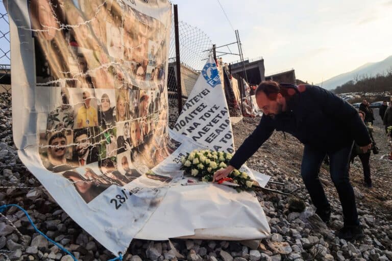 Τραγωδία στα Τέμπη: Αναμονή για το πόρισμα του ΕΜΠ που θα απαντήσει πως προκλήθηκε η έκρηξη (βίντεο)