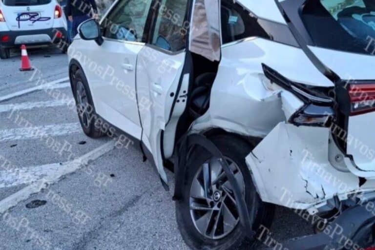 Τροχαίο ατύχημα στη Λάρισα – Δύο γυναίκες στο νοσοκομείο