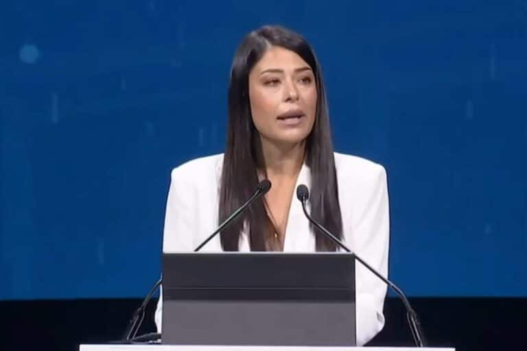 Σύνοδος της ευρωπαϊκής ακροδεξιάς στη Μαδρίτη: Ηχηρή παρέμβαση από Λατινοπούλου, αποθεώθηκε από Λεπέν-Ορμπάν (βίντεο)