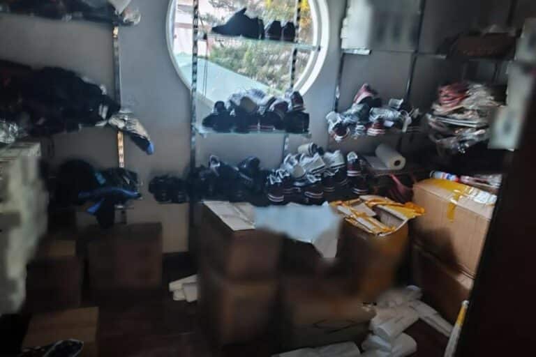 Αχαΐα: Εξαρθρώθηκε σπείρα που πουλούσε «μαϊμού» προϊόντα – Έγιναν 22 συλλήψεις