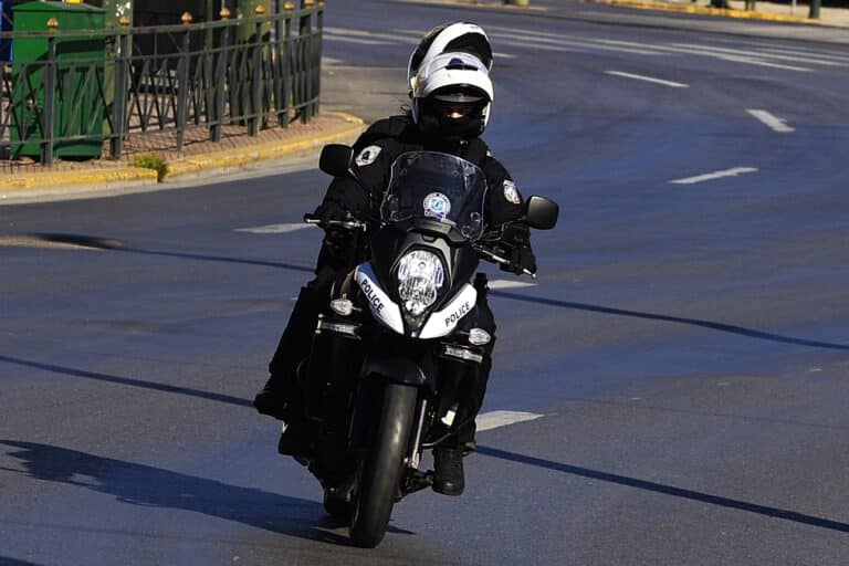 Παπάγου: Συνελήφθησαν πέντε άτομα από άνδρες της ομάδας ΔΙ.ΑΣ. – Έκλεψαν 16.600 ευρώ από σπίτι